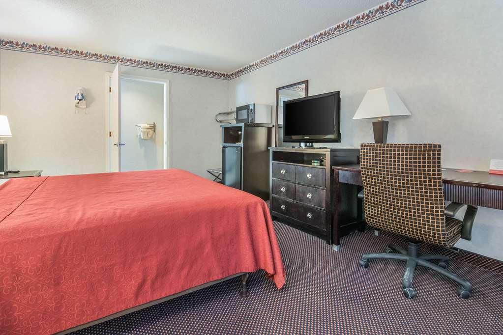 Econo Lodge Inn & Suites Sweetwater I-20 Номер фото