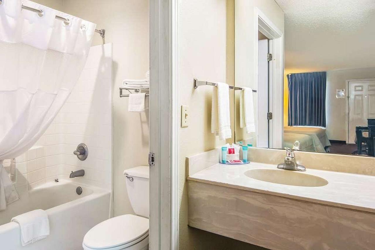 Econo Lodge Inn & Suites Sweetwater I-20 Экстерьер фото